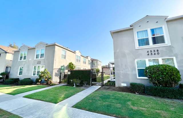 Bright Upstairs End-Unit 1 Bed / 1 Bath with Garage Options in Quiet Bixby Knolls Community - 4548 North Banner Drive, Long Beach, CA 90807