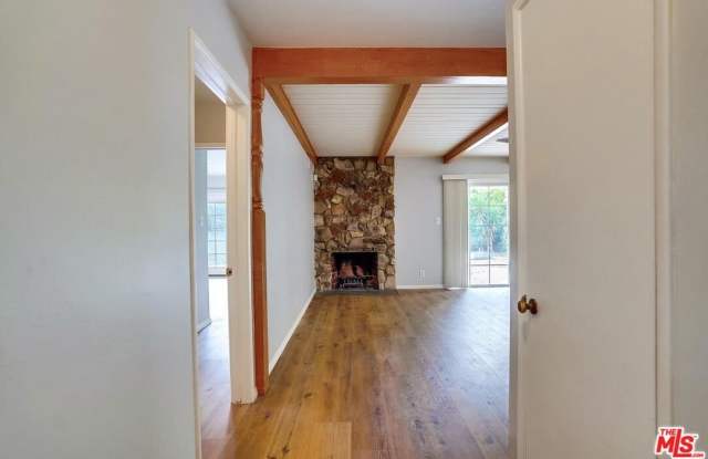 12748 Weddington St Gallery 4