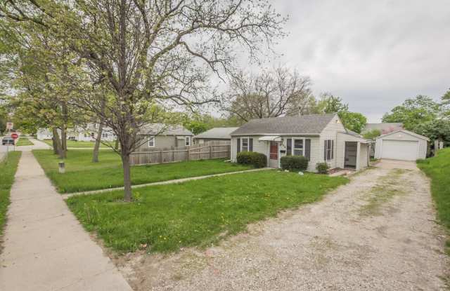 Adorable 2 bedroom 1 bath home in Indianola Gallery 3