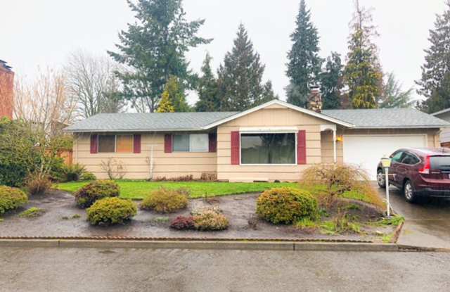 Great location in Milwaukie, OR! 3 bedroom 1 bath home with a large yard! photos photos
