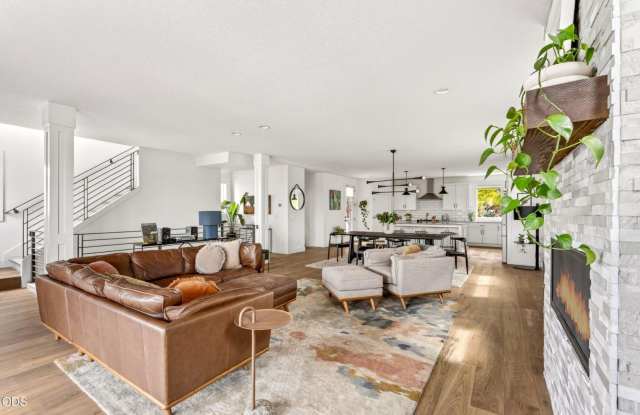 4 Bedroom 2.5 Bath Mountain Views Fully Furnished-Utilities Included Gallery 4