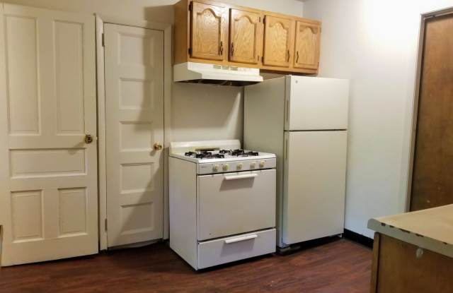 Super Spacious Three Bedroom on Bates Street! Deck  Patio! Washer  Dryer Included! Call Today! photos photos