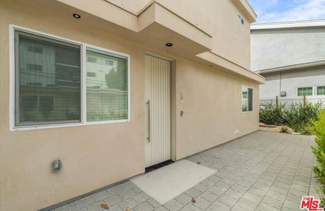 11025 1/2 Blix St photos photos