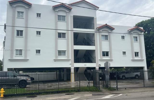 218 SW 8th Ave photos photos