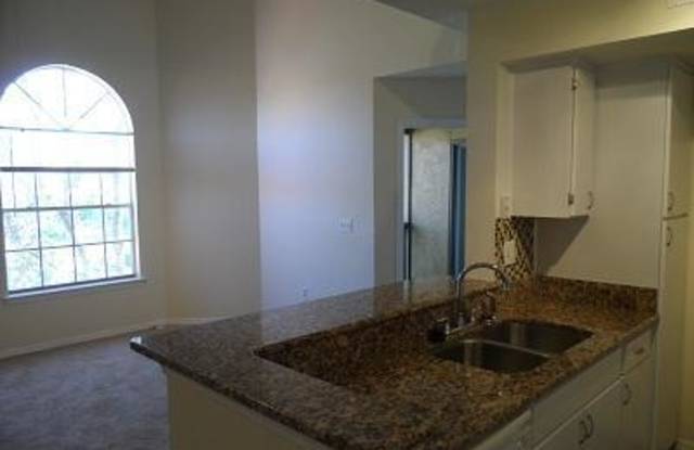 Convenient Layout- 3bed 2bath 3 story condo. Gallery 4