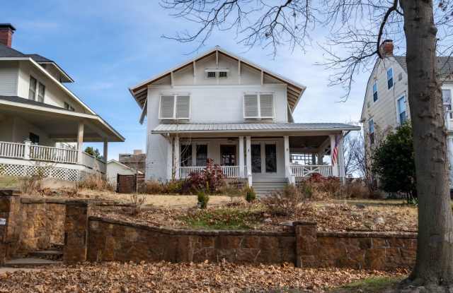Gorgeous 3 Bed 2 Bath In Quiet Neighborhood photos photos
