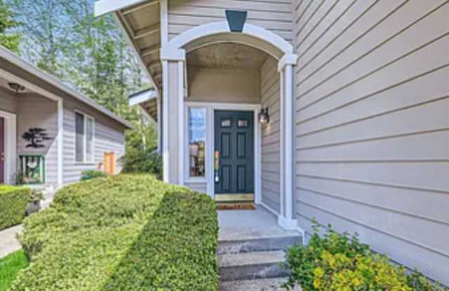 Charming 3-Bedroom Townhome in Edmonds Gallery 4