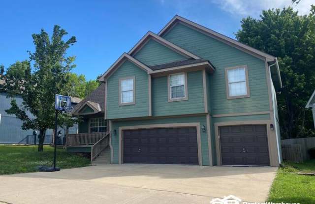 902 Ash Drive - 902 Ash Drive, Smithville, MO 64089