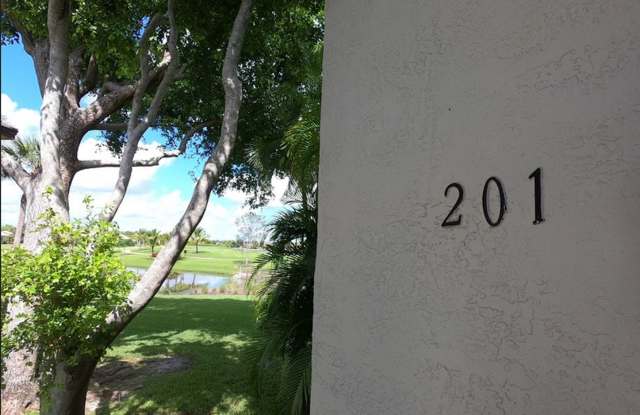 Bright & Spacious Condo with Vaulted Ceilings! Gallery 3