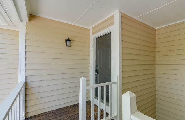 Check out this stunning Hunter's Run top floor condo that is unlike most rental homes you find today! Gallery 4