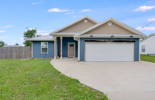 Lynn Haven! 4 Bedroom 2 bath Home w/Work Shop on Large Corner Lot! photos photos