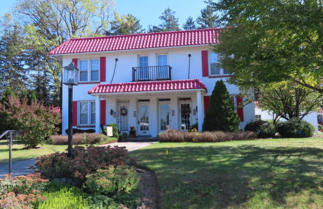 302 S COLDBROOK Avenue photos photos