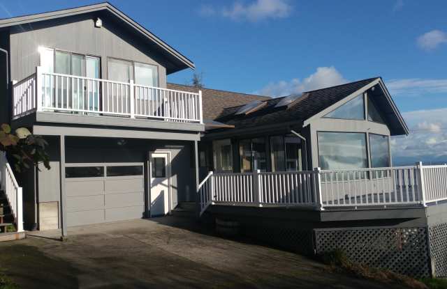 Clinton Beach House with Private Park Like Beach Front! - 6760 Columbia Beach Drive, Clinton, WA 98236