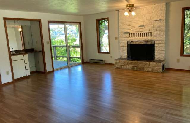 3 Bedroom 2 bath home in SW area of Corvallis photos photos