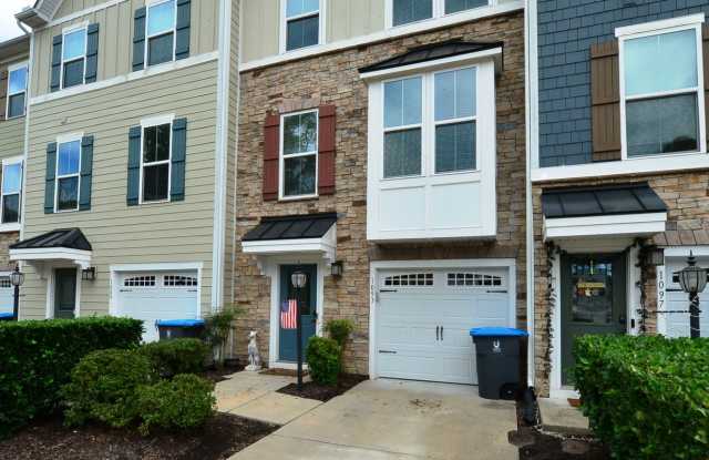 Newer Build just a few miles from Oceanfront! Gallery 3