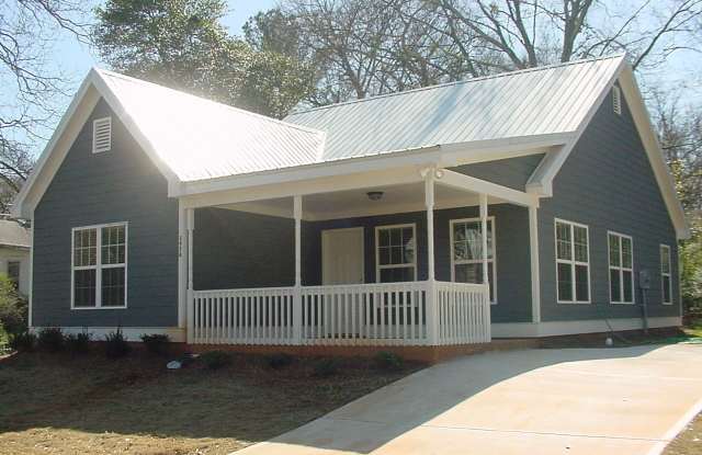 Cute 3 Bedroom Home on Private Street! Gallery 1