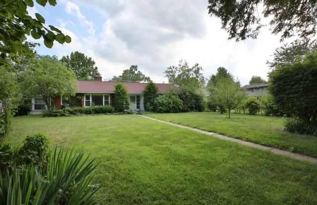 2819 E Broad Street - 2819 East Broad Street, Bexley, OH 43209