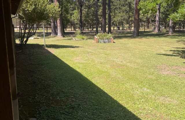 3BED2BATH - LARGE KITCHEN,2 CAR GARAGE, LARGE YARD, WASHER/DRYER HOOKUPS Gallery 3