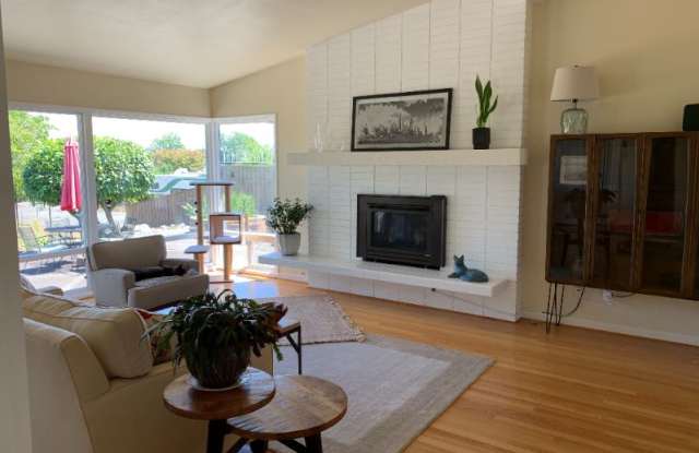 3238 Viewcrest Dr NE Gallery 4