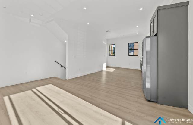 2821 Avenel St Gallery 3