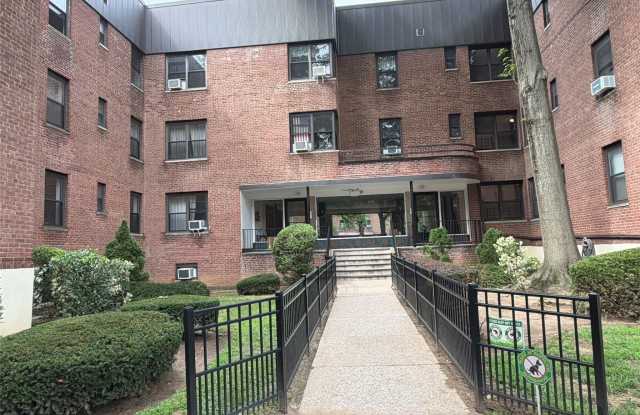 21 Schenck Avenue Gallery 2