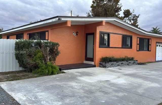 9300 SW 52nd Ter - 9300 Southwest 52nd Terrace, Olympia Heights, FL 33165