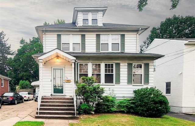 132 Williams Avenue 2 photos photos