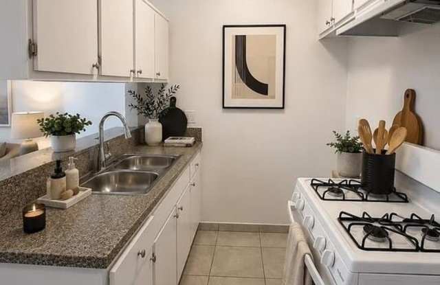 16132 Vanowen St Gallery 2