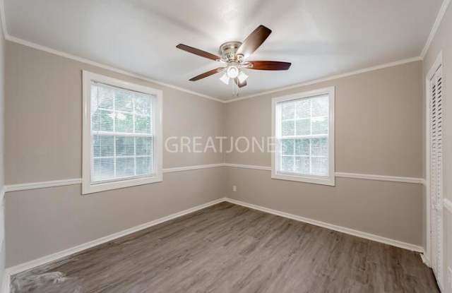 211 Bradley Drive Gallery 4