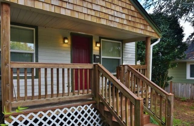 916 N Montgomery Ave - 916 North Montgomery Avenue, Bremerton, WA 98312