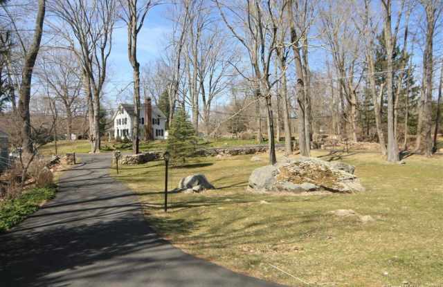 225 Peaceable Street Gallery 4