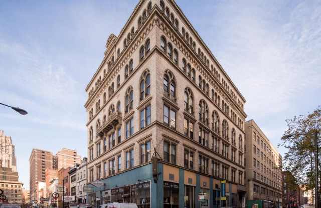 701-3 SANSOM Street Gallery 1