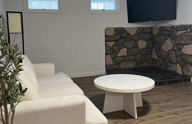 2 Bed 1 Bath furnished Gallery 3