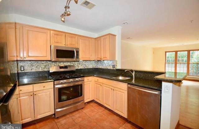 4323 RUNABOUT Lane Gallery 2