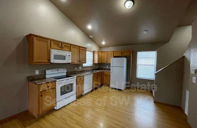 633 W Meadowview Gallery 1
