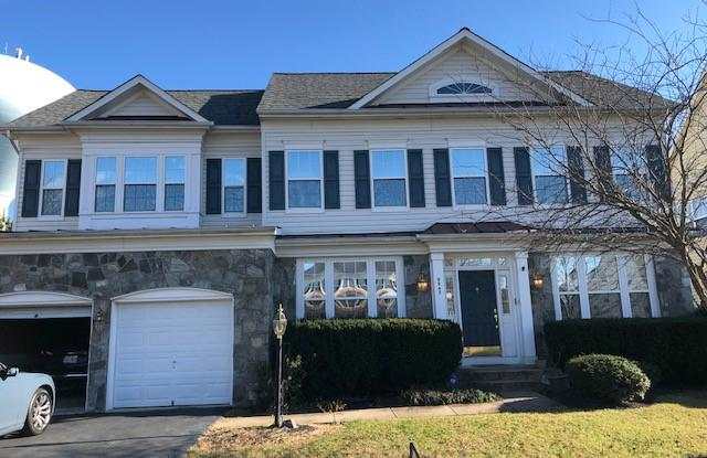 9943 BROADSWORD DR - 9943 Broadsword Drive, Linton Hall, VA 20136