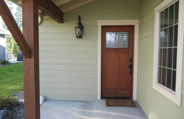 2 Bed 2 Bath Furnished Duplex Gallery 3
