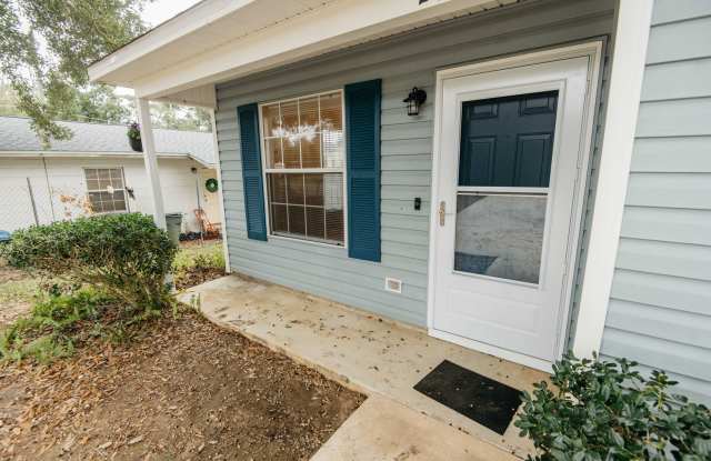 Completely Renovated 3 bed 2 bath single family home Gallery 3