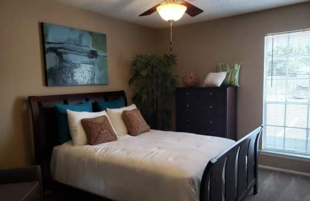 7852 Woodchase Gallery 4