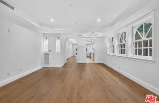 342 North Palm Drive Gallery 2