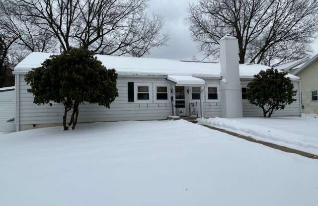 4 Bed, 2 Bath House photos photos