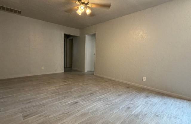 1503 NW Columbia- hot new listing! Gallery 3