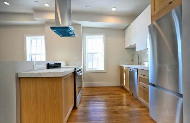 Renovated Penthouse with Private Roof Deck - No Broker Fee Gallery 4