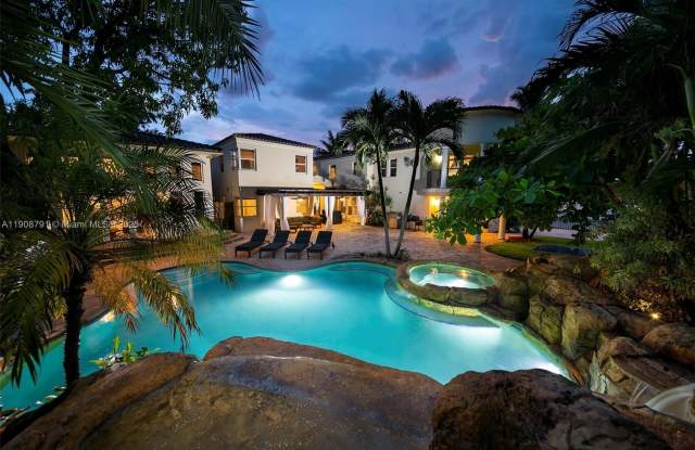 1051 NE 89th St photos photos