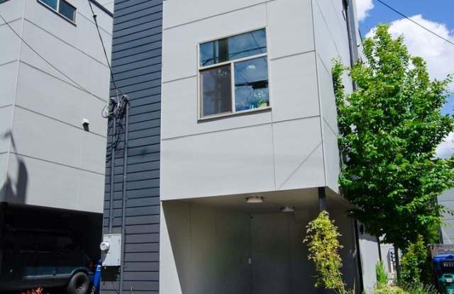 Available July 5th — Pet-Friendly Standalone West Seattle Townhome photos photos