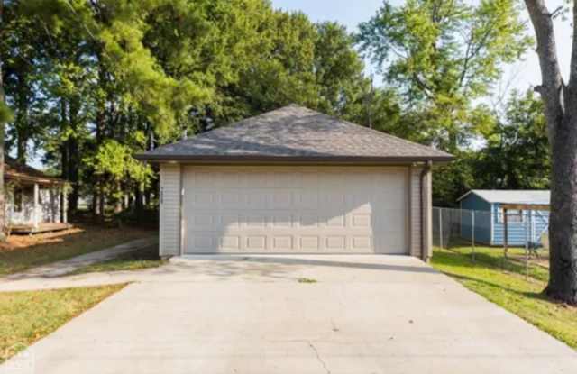 208 Maple Street photos photos