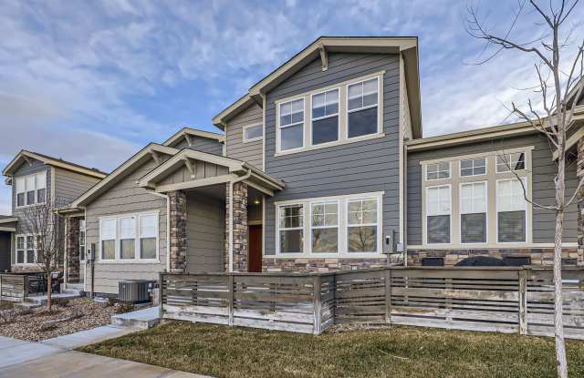 Free to apply to this Stunning 3 bedroom 2.5 Bath in Commerce City! photos photos