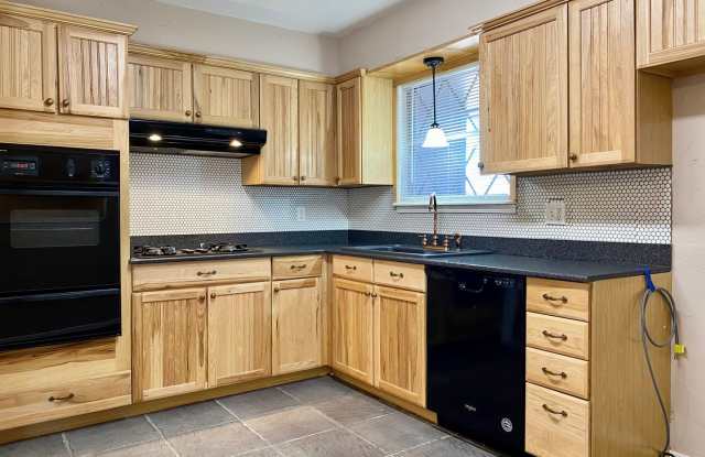 Rare 4 Bed, 2.5 Bath Home in Del City Gallery 4
