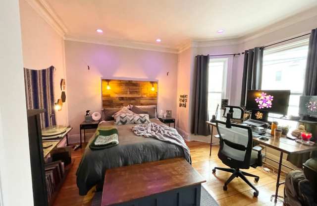 Perfect apartment for Social Students near NEU! Spacious, Yard, Parking  more! photos photos