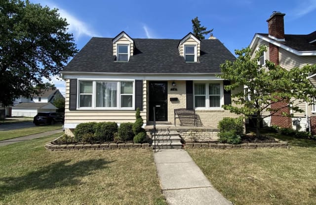 1470 Anita - 1470 Anita Avenue, Grosse Pointe Woods, MI 48236